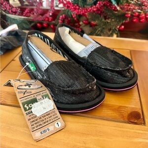NWT Girls Black Sequin Sanuks Size 1